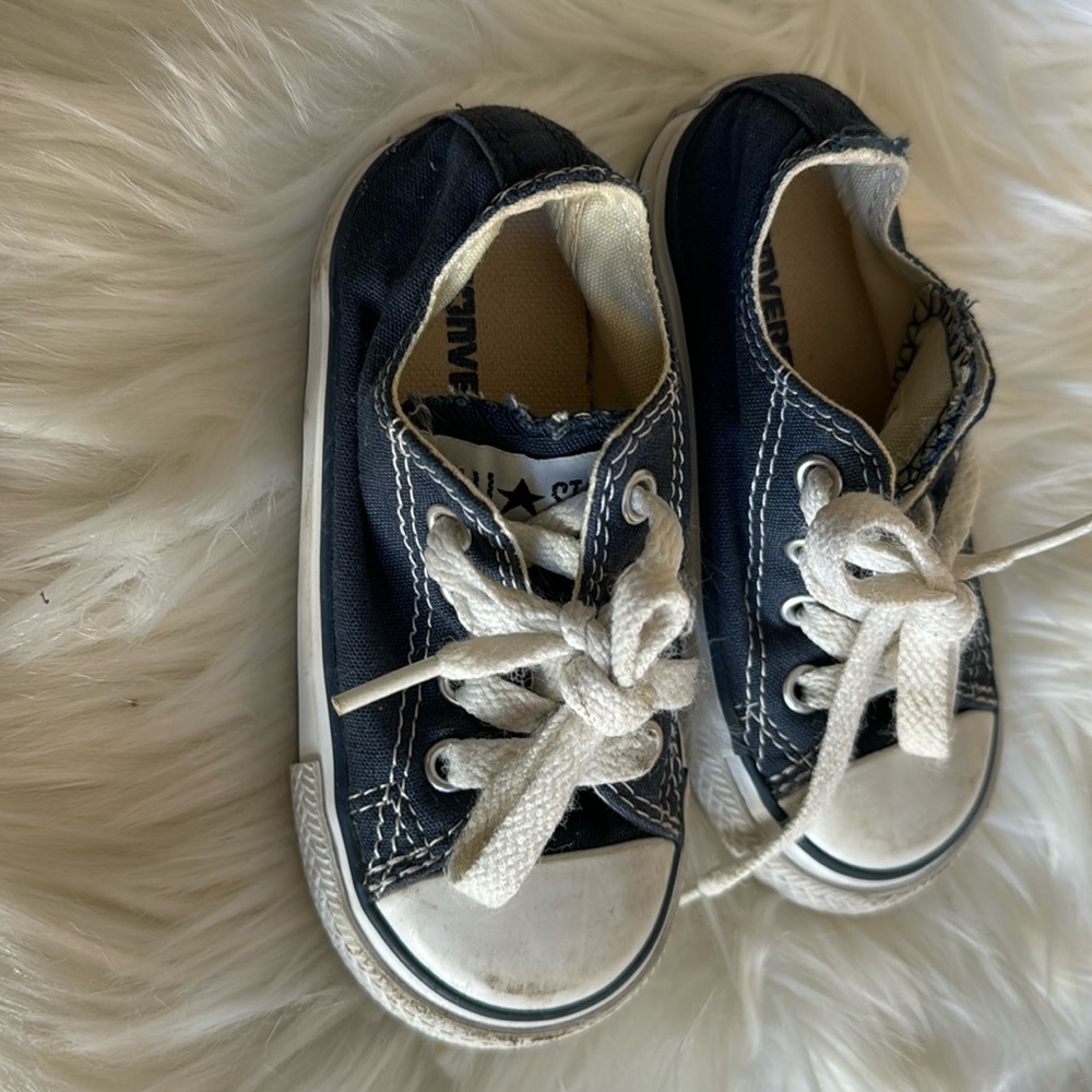 Converse kids size 6